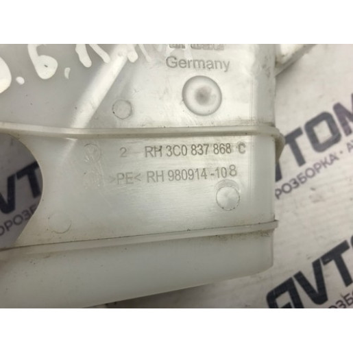Кронштейн ручки передньої правої  VW Passat B6 SN 2005-2010 3C0837868